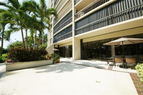 2480 Presidential Way West Palm Beach FL 33401
