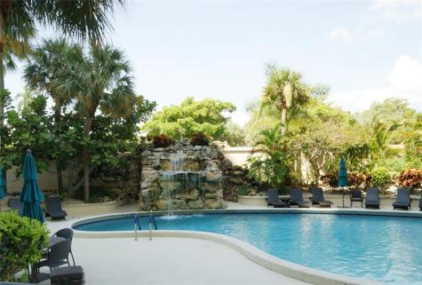 2480 Presidential Way West Palm Beach FL 33401