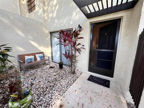 8460 Casa Del Lago Boca Raton FL 33433