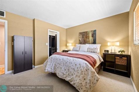 3847 S Circle Drive Hollywood FL 33021