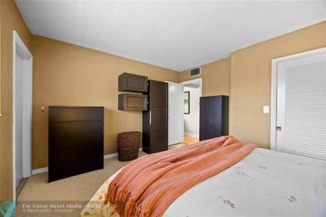 3847 S Circle Drive Hollywood FL 33021