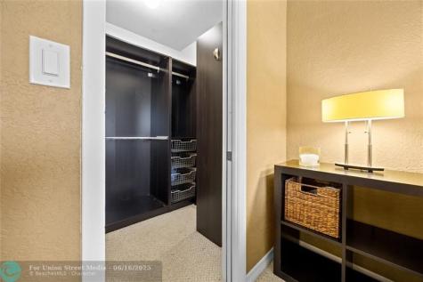 3847 S Circle Drive Hollywood FL 33021