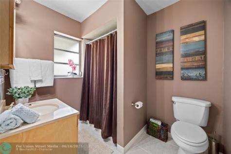 3847 S Circle Drive Hollywood FL 33021