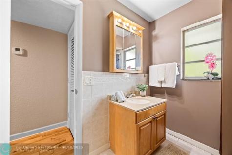 3847 S Circle Drive Hollywood FL 33021