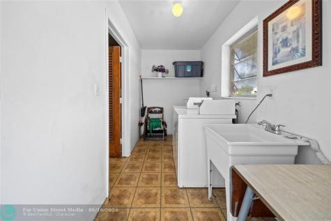 3847 S Circle Drive Hollywood FL 33021