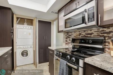 330 SE 20 Avenue Deerfield Beach FL 33441