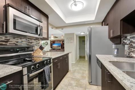 330 SE 20 Avenue Deerfield Beach FL 33441