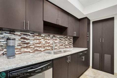 330 SE 20 Avenue Deerfield Beach FL 33441