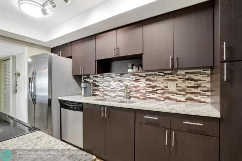 330 SE 20 Avenue Deerfield Beach FL 33441