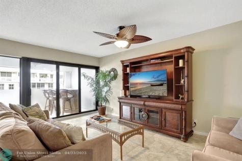 330 SE 20 Avenue Deerfield Beach FL 33441