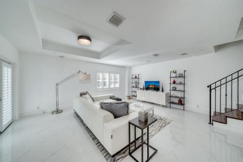 1112 NE 17th Way Fort Lauderdale FL 33304