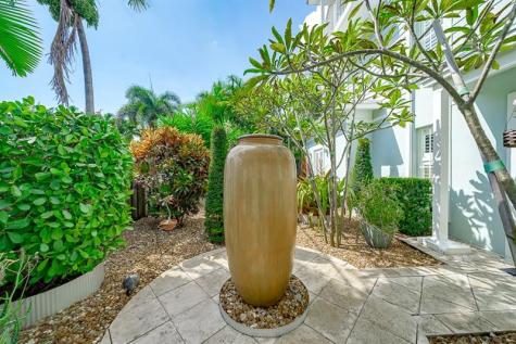 1112 NE 17th Way Fort Lauderdale FL 33304