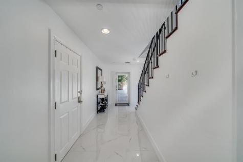 1112 NE 17th Way Fort Lauderdale FL 33304