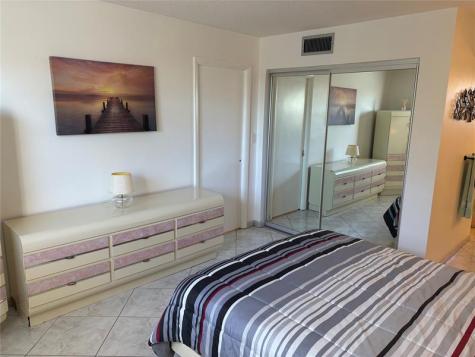 Lauderdale Lakes FL 33319