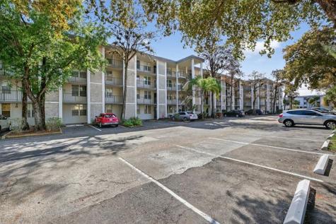 4898 NW 29th Court Lauderdale Lakes FL 33313