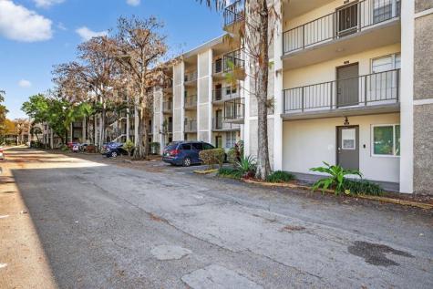 4898 NW 29th Court Lauderdale Lakes FL 33313