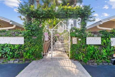 1200 NE 17th Court Fort Lauderdale FL 33305