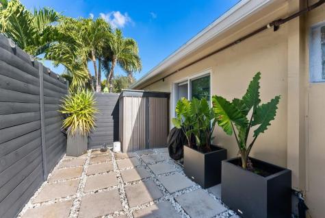 1200 NE 17th Court Fort Lauderdale FL 33305