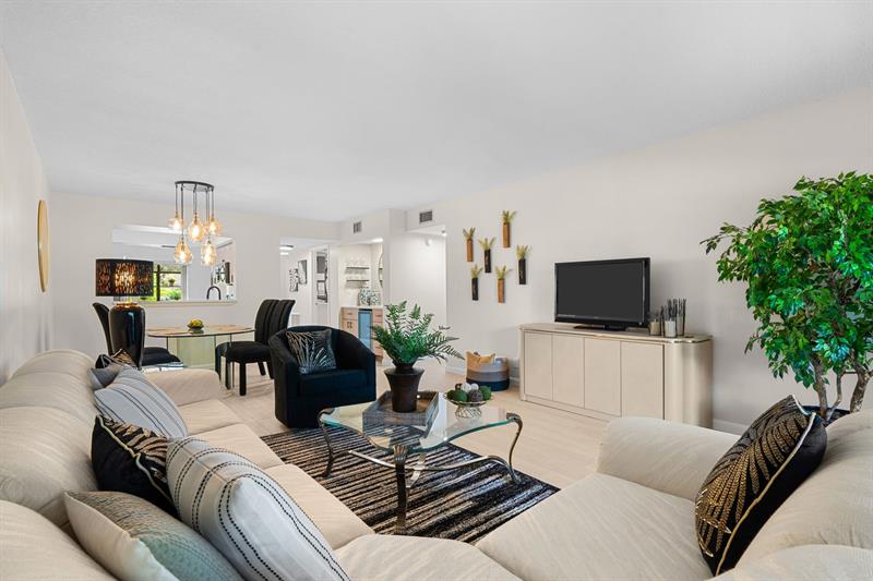 5087 Oak Hill Lane Delray Beach FL 33484