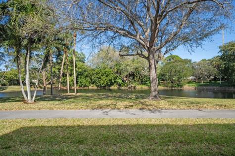 5087 Oak Hill Lane Delray Beach FL 33484