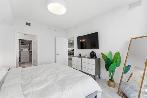 16385 Biscayne Boulevard North Miami Beach FL 33160