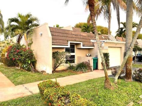 19816 Bobolink Drive Hialeah FL 33015