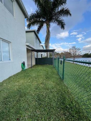 9530 E Plum Harbor Way Tamarac FL 33321