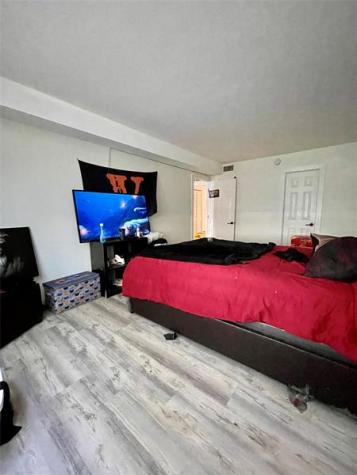 494 NW 165th Street Road Miami FL 33169