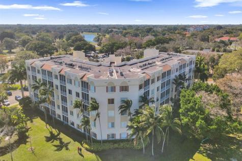 3600 Oaks Clubhouse Drive Pompano Beach FL 33069