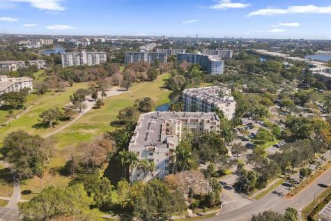 3600 Oaks Clubhouse Drive Pompano Beach FL 33069