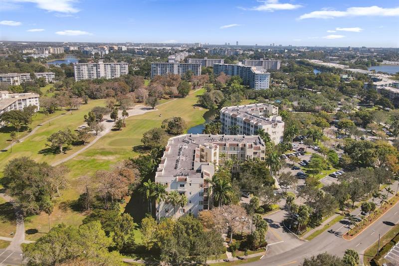 3600 Oaks Clubhouse Drive Pompano Beach FL 33069