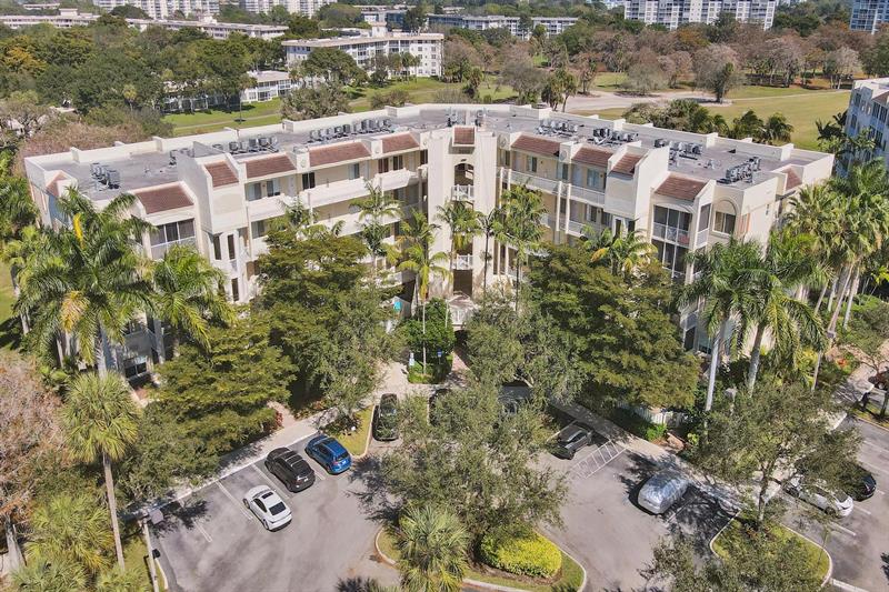 3600 Oaks Clubhouse Drive Pompano Beach FL 33069