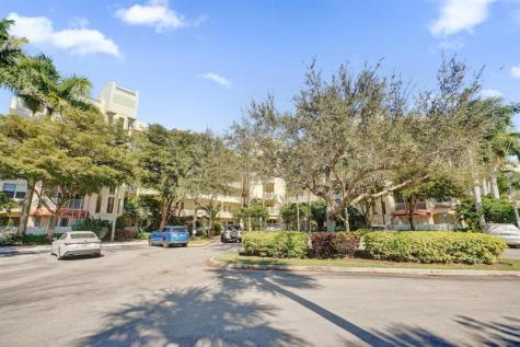 3600 Oaks Clubhouse Drive Pompano Beach FL 33069
