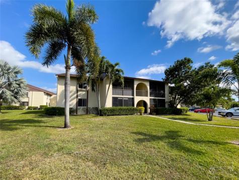 330 Knotty Pine Circle Greenacres FL 33463