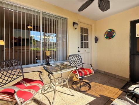 330 Knotty Pine Circle Greenacres FL 33463