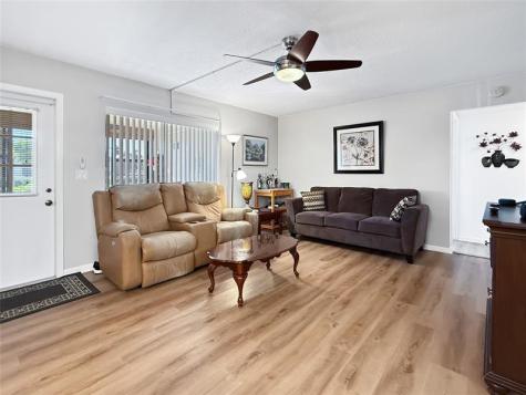 330 Knotty Pine Circle Greenacres FL 33463