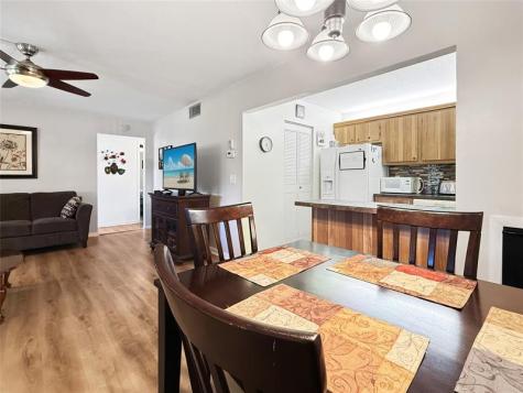 330 Knotty Pine Circle Greenacres FL 33463