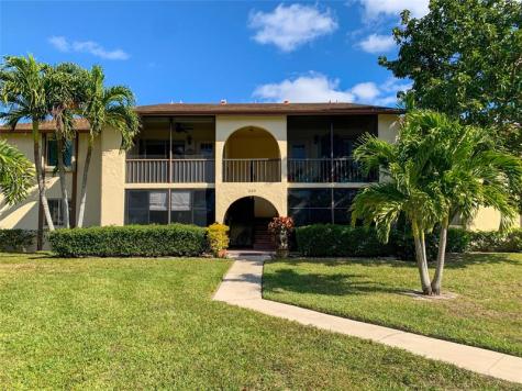 330 Knotty Pine Circle Greenacres FL 33463