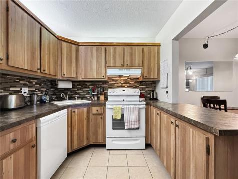 330 Knotty Pine Circle Greenacres FL 33463