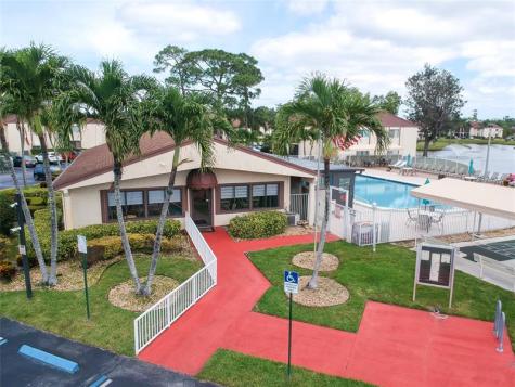 330 Knotty Pine Circle Greenacres FL 33463