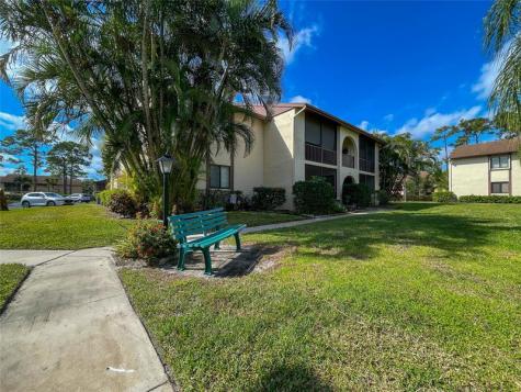 330 Knotty Pine Circle Greenacres FL 33463