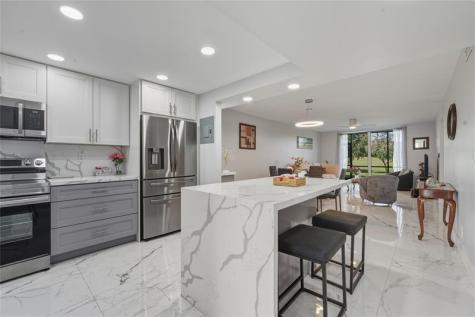 9611 N Hollybrook Lake Drive Pembroke Pines FL 33025