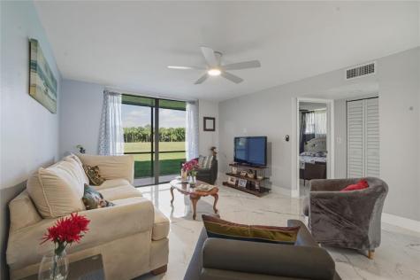 9611 N Hollybrook Lake Drive Pembroke Pines FL 33025