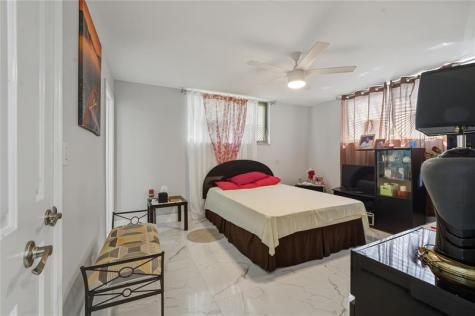 9611 N Hollybrook Lake Drive Pembroke Pines FL 33025