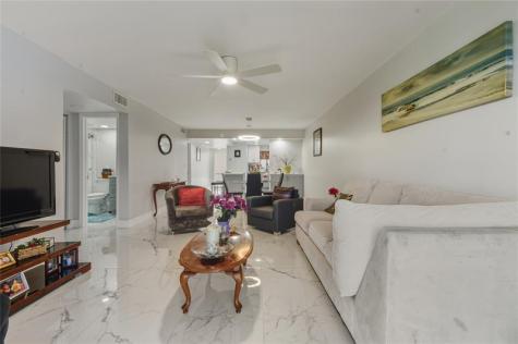 9611 N Hollybrook Lake Drive Pembroke Pines FL 33025