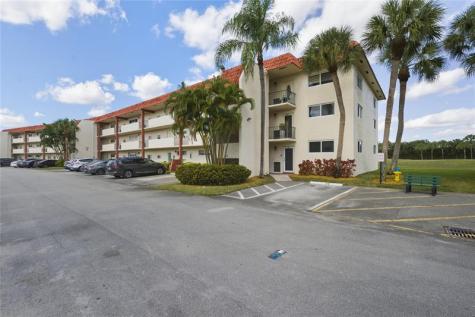 9611 N Hollybrook Lake Drive Pembroke Pines FL 33025