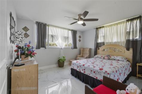 9611 N Hollybrook Lake Drive Pembroke Pines FL 33025