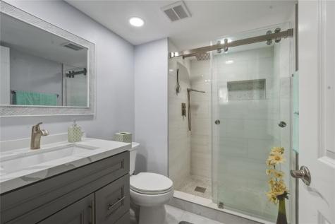 9611 N Hollybrook Lake Drive Pembroke Pines FL 33025