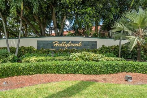 9611 N Hollybrook Lake Drive Pembroke Pines FL 33025