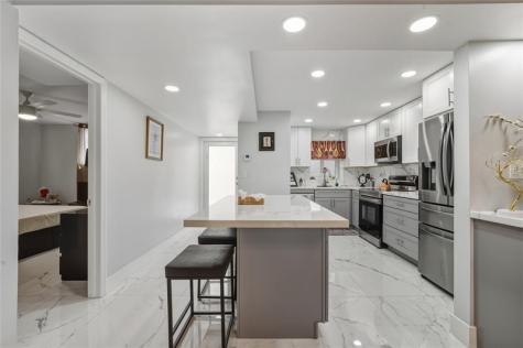 9611 N Hollybrook Lake Drive Pembroke Pines FL 33025